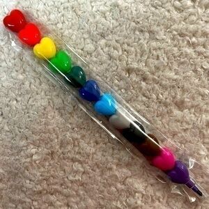 OOLY/Int' Arrivals "Heart to Heart" Stacking Crayons